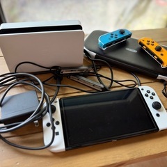 【美品】Nintendo Switch 有機ELモデル ホワイト + ジョイコン2セット + 純正ケースの画像