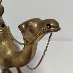 月末まで出品　無料　アラブ首長国連邦土産　ドバイ　金属製　置物　ラクダに乗った鷹匠の画像