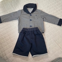 幼稚園の制服と体操着の画像