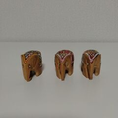 月末まで出品　無料　タイ土産　木彫り　ぞう　３個セット　ビーズ　キラキラの画像