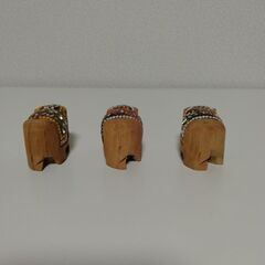 月末まで出品　無料　タイ土産　木彫り　ぞう　３個セット　ビーズ　キラキラの画像