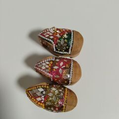 月末まで出品　無料　タイ土産　木彫り　ぞう　３個セット　ビーズ　キラキラの画像