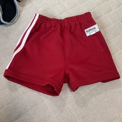 幼稚園の制服と体操着の画像