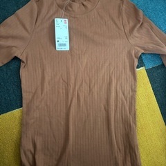新品　ユニクロ　UNIQLO リブハイネックTの画像