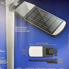 T389-1806387/Sol-R-Brite ソーラーモーションストリートライト 5000ルーメン 動体検知 夕暮れから夜明けまで自動操作の画像