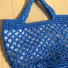 ハンドメイド トートバッグ スズランテープ ビニール紐 青と白の画像