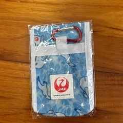 JAL柄のタオルと移動ポケット？のセットの画像