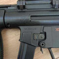電動ガン　MP5k　サブマガジン、予備バッテリー付きの画像