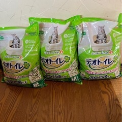 【8/17 お渡し予定】猫砂(4L)　新品未使用　3袋ありますの画像
