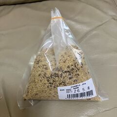小鳥のひなのえさです。の画像