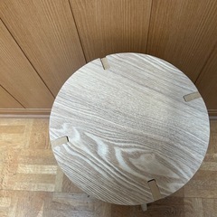 木製丸イスの画像