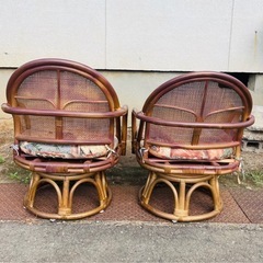 籐 ラタン 回転座椅子2脚セットの画像