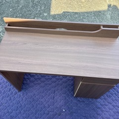 木製デスクの画像