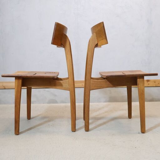 飛騨高山の家具メーカー キツツキマークの飛騨産業(HIDA)。森のことばシリーズのオーク無垢材(節入り) ダイニングチェア SN210 2脚セットです。和モダンな食卓椅子です！