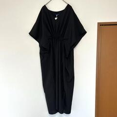 【新品 / しまむら×おかだゆり】フロントドロストワンピース ブラック 4Lの画像