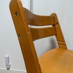 木製ハイチェアの画像