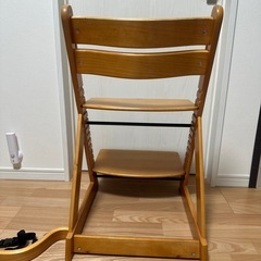 木製ハイチェアの画像