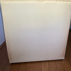 布張り　1人用ソファ　黄色　の画像
