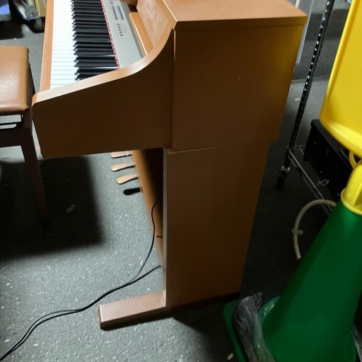 H2508-445 YAMAHA 電子ピアノ CLP-330C 2009年製 動作確認済み 中古 3本ペダル
