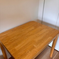 ダイニングテーブルの画像