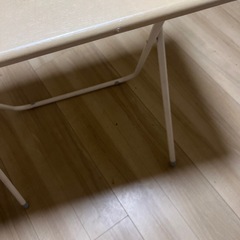 折り畳みデスクの画像