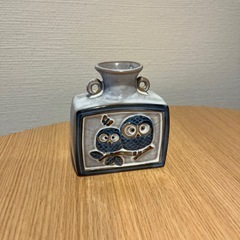 上品な、フクロウ親子の一輪挿しの画像