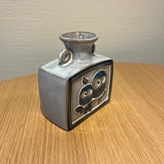 上品な、フクロウ親子の一輪挿しの画像