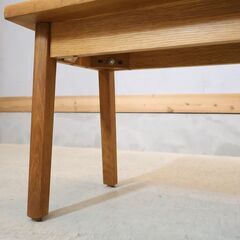 飛騨高山の家具メーカー キツツキマークの飛騨産業(HIDA)。森のことばシリーズのオーク無垢材(節入り) ダイニングベンチ。ナチュラルな質感が魅力的な2人掛けベンチ！の画像