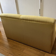 布張り　2人用ソファ　黄色の画像