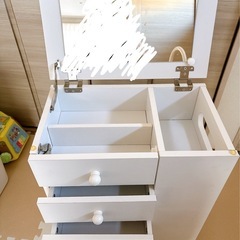 コンパクトドレッサー　白の画像