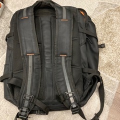 大きめデザインリュック黒の画像
