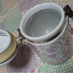 EJIRY プリティジャー ルピナス柄 キャニスター 陶器製 密閉瓶 の画像