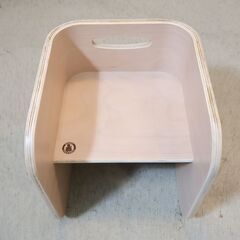 IDC大塚家具で取扱いのHOPPL(ホップル) コロコロデスク＆チェア 3点セット/ビーチ材。成長に合わせコロがして使える、角の無い丸みを帯びたフォルムが魅力のプライウッド キッズテーブルとスツール♪の画像