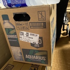 アクエリアス 950ml×12本 1ケース ＋ 950ml×2本 ＋500ml×2本、まとめて16本！　ペットボトルの画像