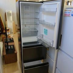 ハイアール 335L 3ドア冷蔵庫 JR-CV34A 335L 2022年製 ブラック 冷蔵室ケース割れあり動作確認済み【こちらは店舗です。浜村鹿野温泉ICから3分 買取本舗 宮本リサイクル 営業時間9～19時 定休日水曜のみ←連絡できませんm(_ _)m】の画像