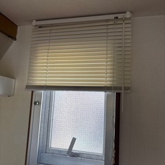 ニトリ　小窓用ブラインド　の画像