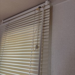 ニトリ　小窓用ブラインド　の画像