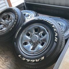 200系ハイエースに❗️トヨタ純正ホイール❗️タイヤは国産ナスカー24年製‼️の画像