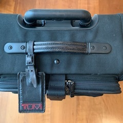 TUMI ブラック キャリーケースの画像