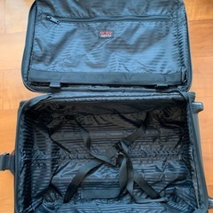 TUMI ブラック キャリーケースの画像