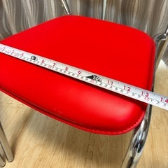 真っ赤なダイニングチェア2個セット の画像