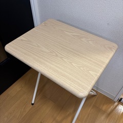 折りたたみテーブルの画像