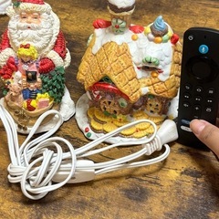 クリスマス飾りと照明の画像