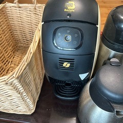お譲りの方きまりました！かご×2、バリスタ保温ポット×2、ミシン　差し上げます、の画像