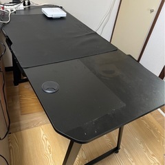 ゲーミングデスク⭐︎ゲーミングチェアオットマン付きの画像