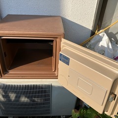 耐火金庫　鍵あり、番号不明（メーカー問い合わせ可能）　ご理解いただける方に無償でお譲りします。の画像