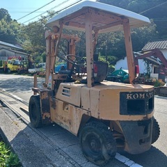 KOMATSU フォークリフト AT 2トン　揚高3m ディーゼル　ダブルタイヤ　リフト　積載 運搬　2t セル　コマツ　建機　宮崎　簡易始動動画あり　の画像