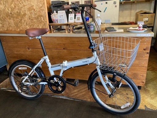 【SALE！8月末まで防犯登録無料！チェーン新品！】鍵・ライト付き　6段変速　20インチ折りたたみ自転車　ホワイト