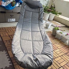 折り畳み簡易ベッドの画像