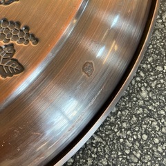 K2508-182 ブロンズ仕上げ 丸盆 キズ汚れ有り 直径34cmの画像